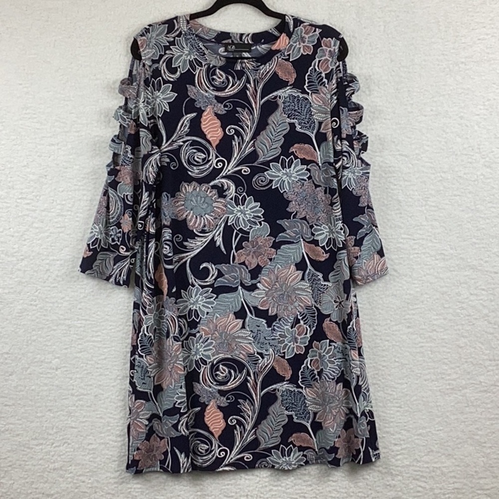 AGB Miidi Shift Dress XL. Paisley with Cutout 3/4 Sleeves.
